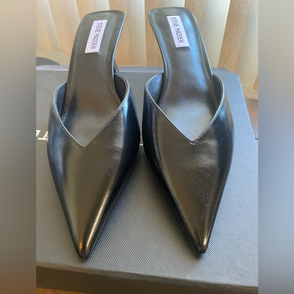 MOD BLACK LEATHER, never worn, size 8.5 kitten heel mules